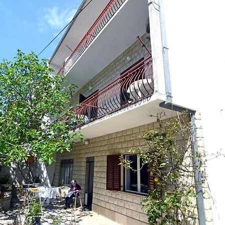 12211c Apartment